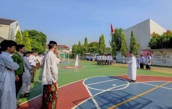 You are currently viewing Ma’had Khulafaur Rasyidin Insan Mandiri Cibubur Gelar Upacara Hari Santri 2024