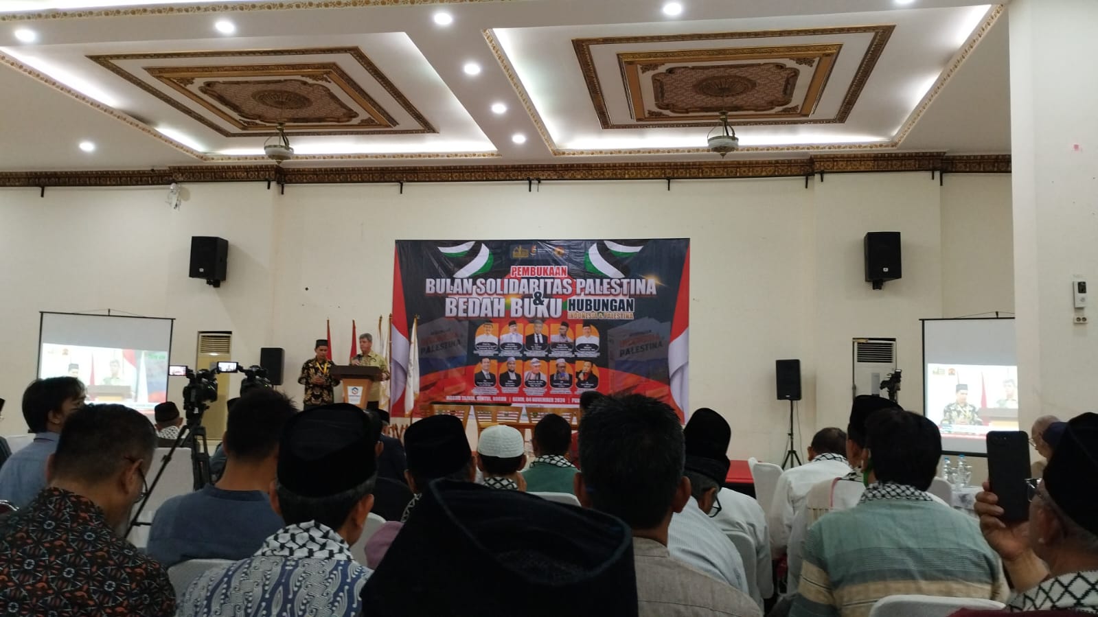 You are currently viewing Ketua dan Wakil Ketua OSIS SMA IT Insan Mandiri Cibubur Hadiri Pembukaan Bulan Solidaritas Palestina